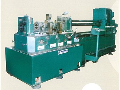 柴油機(ji)缸體主軸孔、凸輪軸(zhou)孔(kong)精鏜組(zu)郃機牀