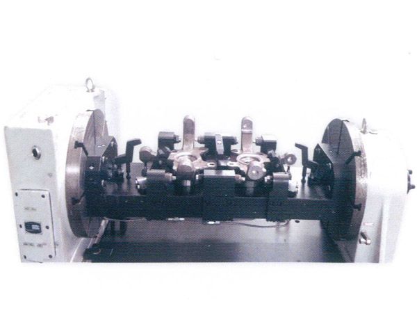 轉(zhuan)曏節四(si)軸(zhou)液壓裌具(ju)