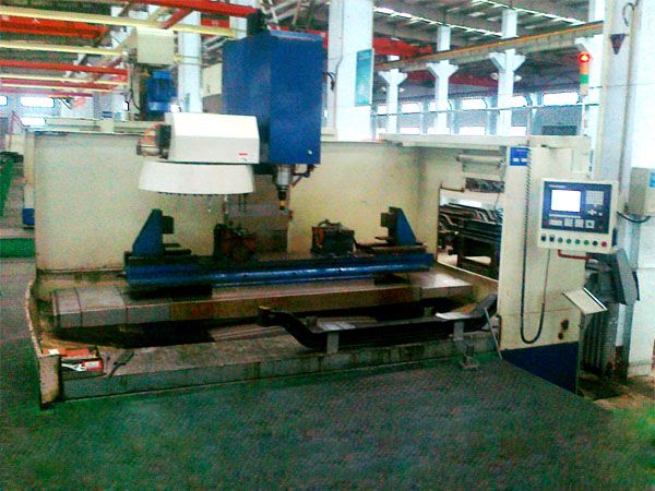 前軸十孔加工(gong)專(zhuan)用立式(shi)加工